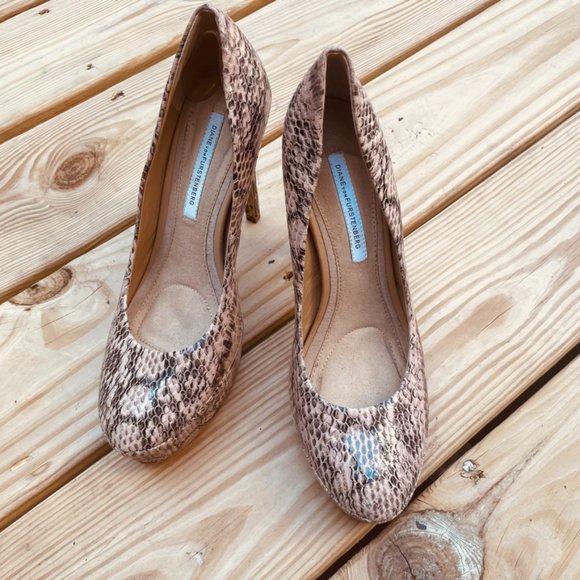 Diane Von Furstenberg Shoes - Diane Von Furstenberg Pink and Black Snake Skin Heels Size 8.5